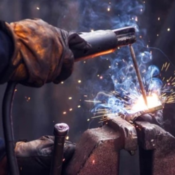 dctpro article img Attention welders! Be cautious of metal fumes.